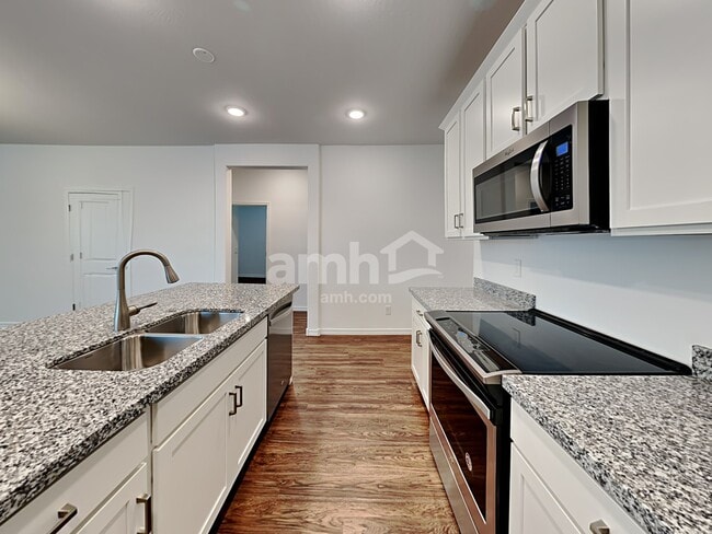 Foto del edificio - 881 S 150th Dr