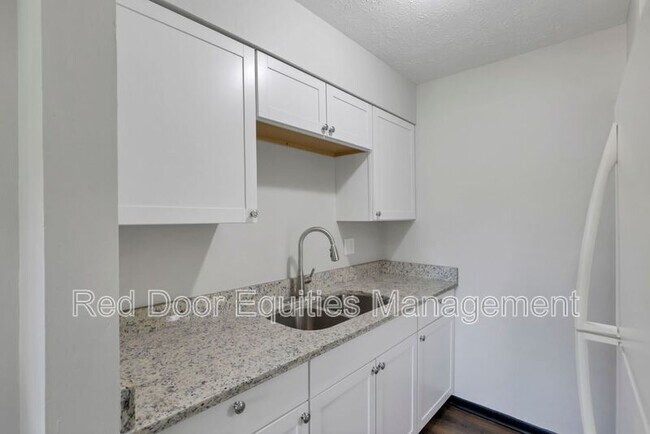 Foto del edificio - 1442 Tiki Ln