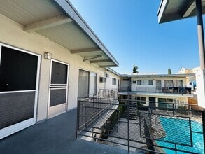 Building Photo - 12631 Vanowen St