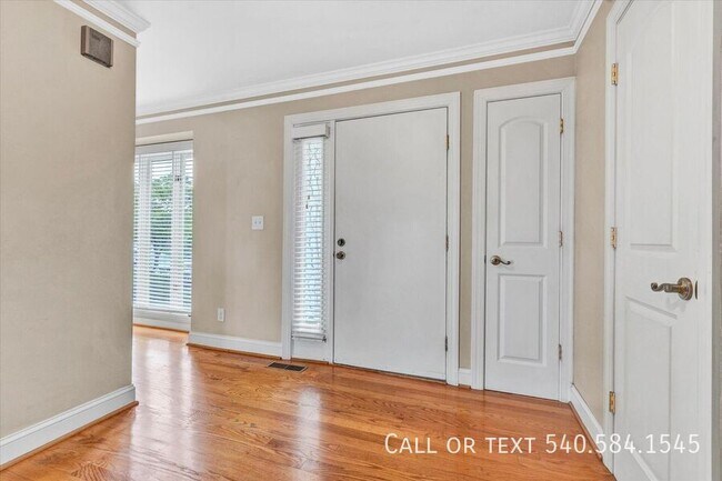 Foto del edificio - 4978 Hunting Hills Cir