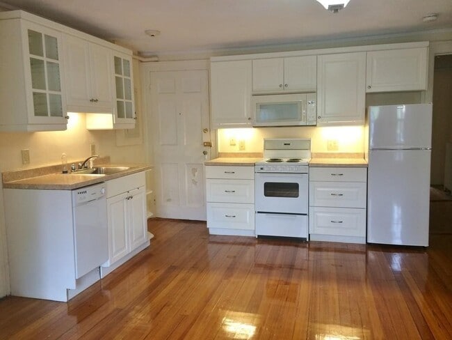 Building Photo - 15 Charles St