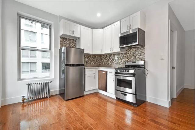 Foto principal - 3 bedroom in New York NY 10065