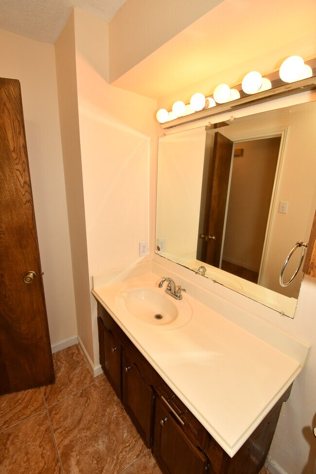 Building Photo - 14431 Duncannon Dr