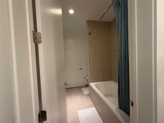 Building Photo - 1600 Post Oak Blvd