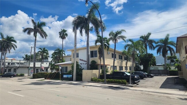 Building Photo - 513 S Ocean Dr