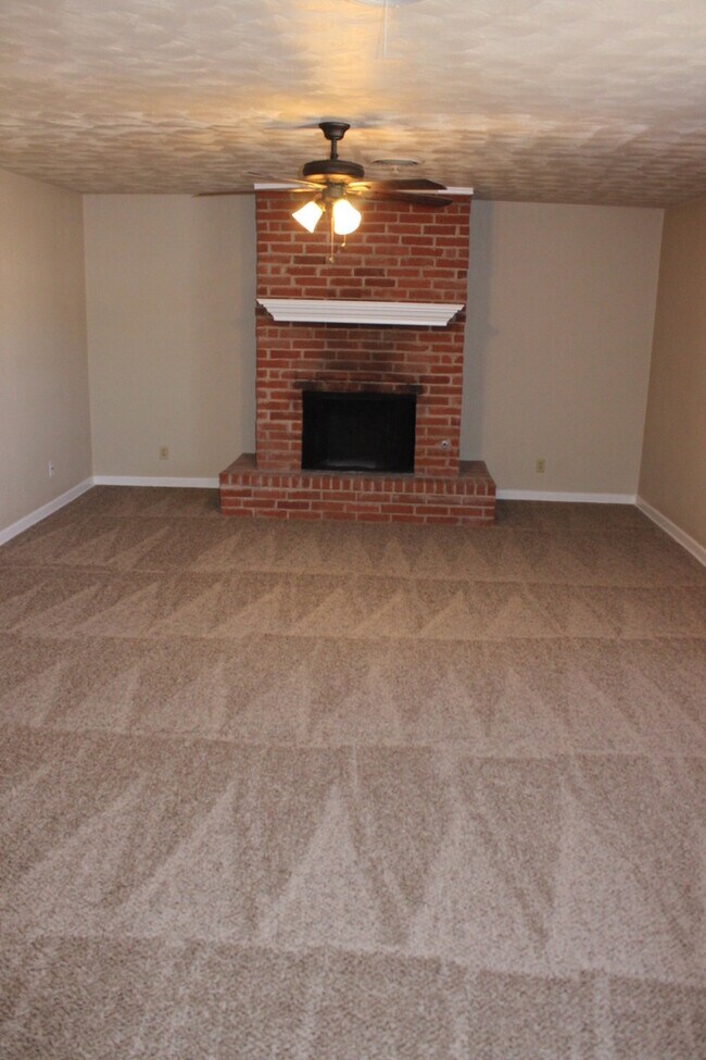 Building Photo - Updated 3 Bedroom/2 Bath/Carport/Storage Building Available Now!