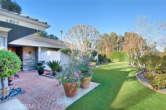 Foto del edificio - 4865 Winnetka Ave