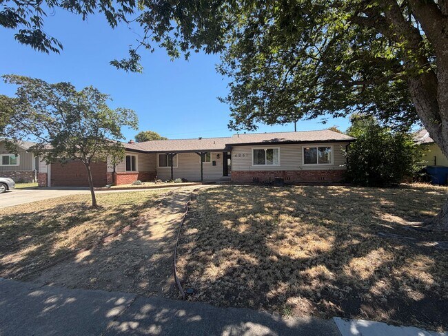 Foto del edificio - 3 Bedroom | 2 Bathroom | Single family home in Golf Course Terrace