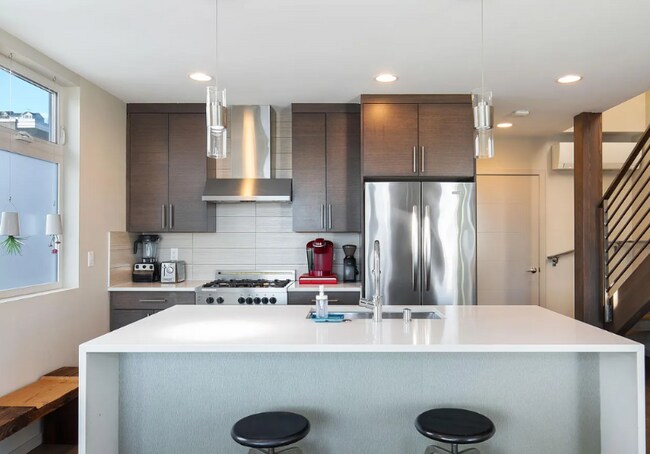 Foto del edificio - 2433 8th Ave N