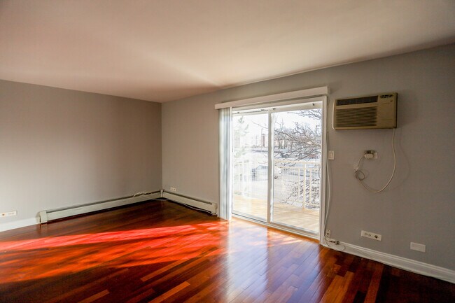 Foto del edificio - 7520 W Grand Ave