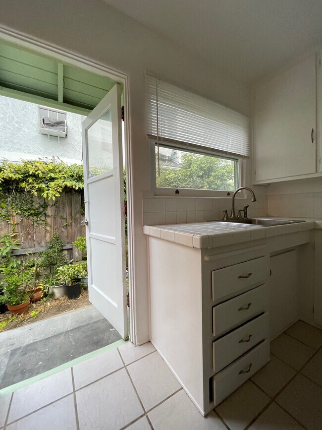 Foto del edificio - 2051 Emerald St