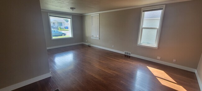Building Photo - 125 S 12th Ave