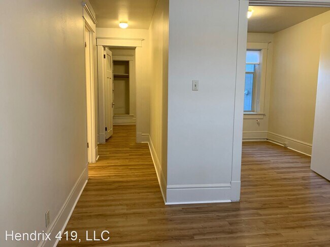 Building Photo - 107 1st Ave N