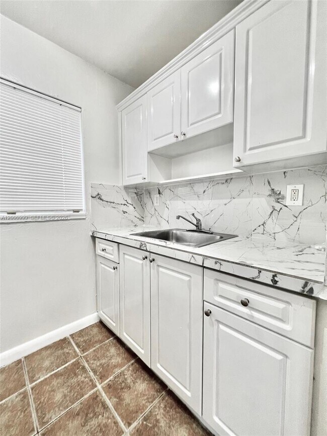 Foto del edificio - 10 NW 77th St