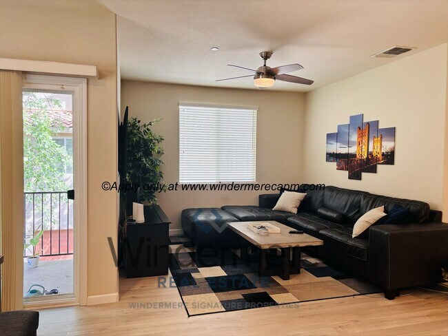 Foto del edificio - Stylish & Spacious 2 bedroom-/1 bath Condo in Astoria at Gateway Oaks!