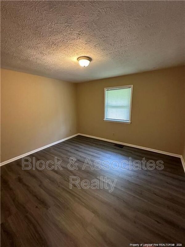 Foto del edificio - 4959 Fieldcrest Dr