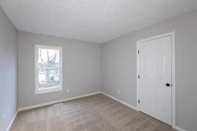 Building Photo - 3 bed 2.5 bath 2 story 2 car attached gara...