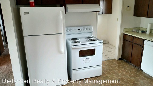 Building Photo - 702 S 72nd Ave
