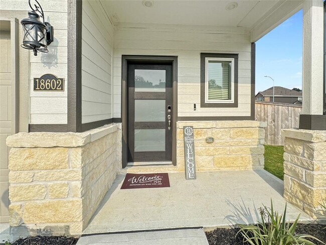 Building Photo - 18602 Etta Pnes Cir