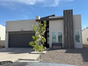 Building Photo - 13130 Emerald Isle St