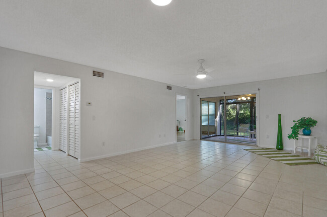 Foto del edificio - 8419 SE Croft Cir