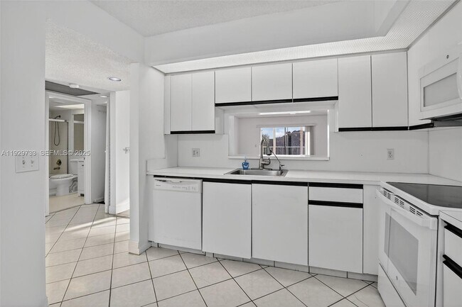 Foto del edificio - 900 SW 128th Ave