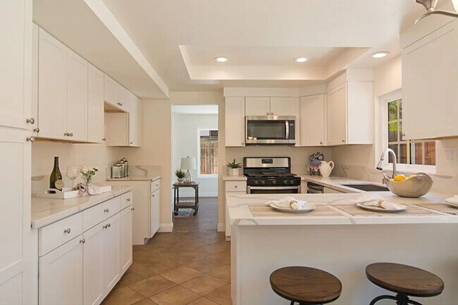 Building Photo - Beautiful home located on a cul de sac