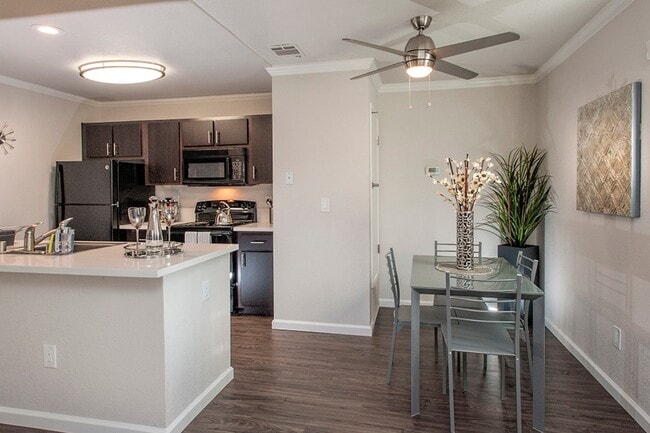 Living & Kitchen - LAUREL GLEN