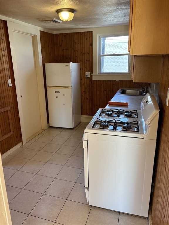 26 Fisher St Unit B, North Attleborough, MA 02760 - Room for Rent in ...