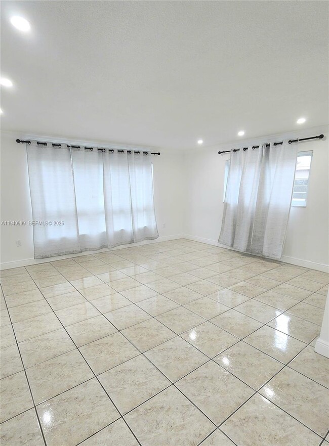 Building Photo - 1020 94th St