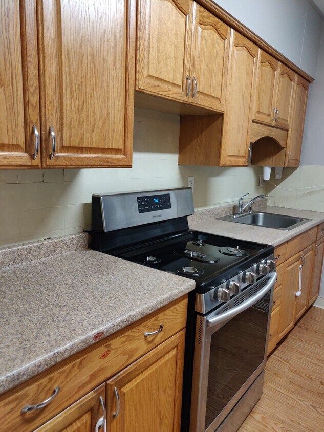 Kitchen - 5666 Phillips Ave