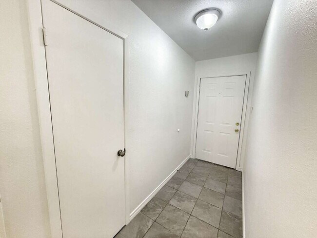 Foto del edificio - Charming Single-Story Corner Lot Home with...