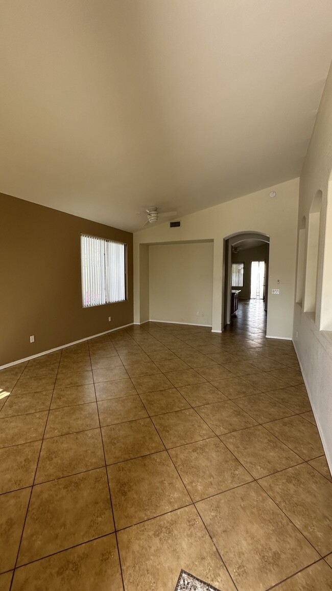 Foto del edificio - Chandler 4 Bedroom Home With Garage