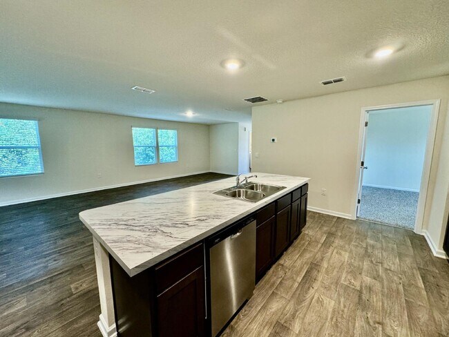 Foto del edificio - 4/2 Almost Brand New Rental Available