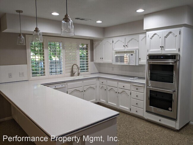 Building Photo - 2 br, 2 bath House - 5516 N El Adobe Dr