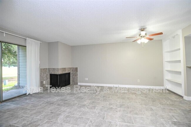 Building Photo - 8525 Sands Point Dr