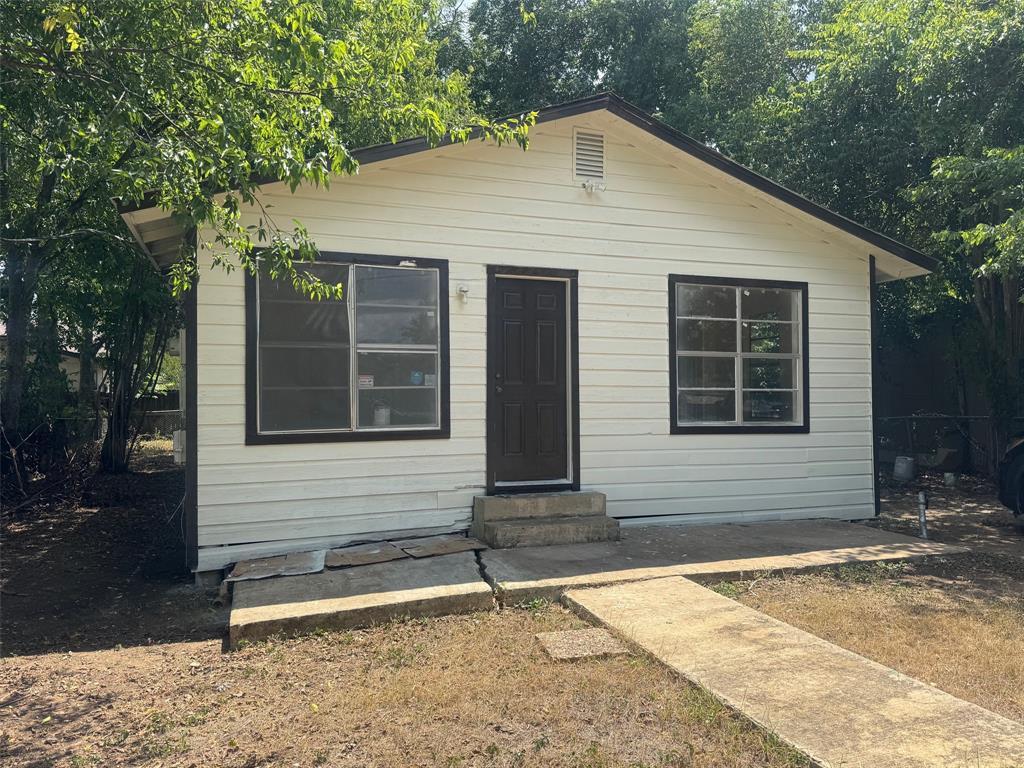 Foto principal - 410 Railroad St