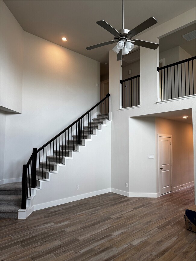 Foto del edificio - 359 Twin Lakes Blvd W