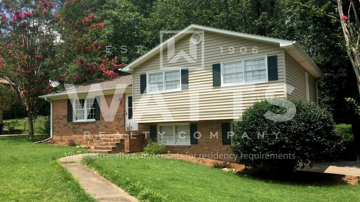 Foto principal - Great 4 Bedroom Split-Level Home in Heart of Hoover