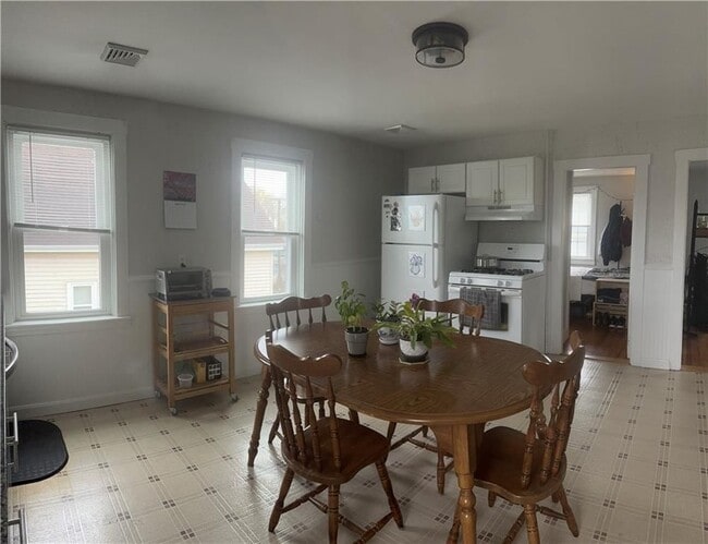 Building Photo - 12 Third School St