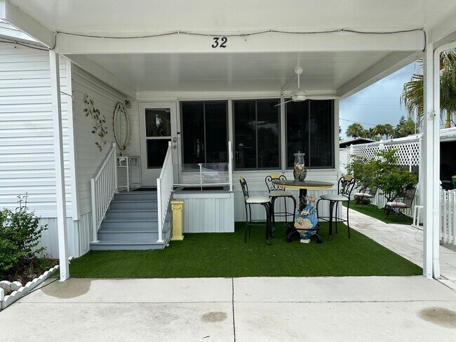 Foto del edificio - Spacious Naples Retreat – 3BR Single-Famil...