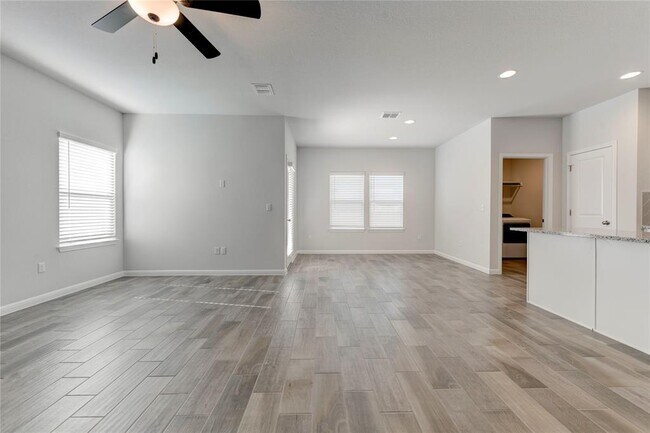 Foto del edificio - 10716 Timber Brook Pass