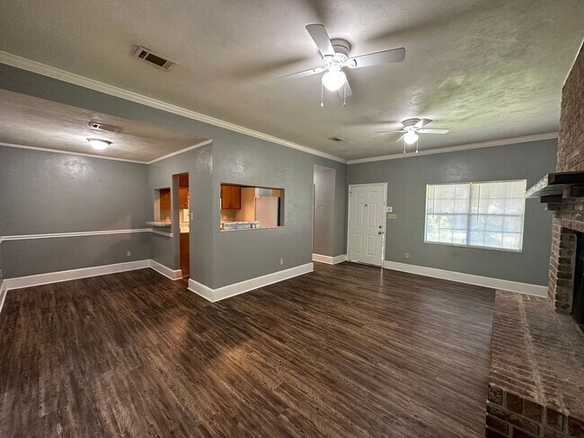 Foto del edificio - Eastside duplex by Costco avail now!