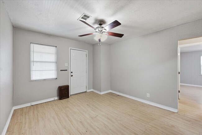 Building Photo - 1611 Ave C