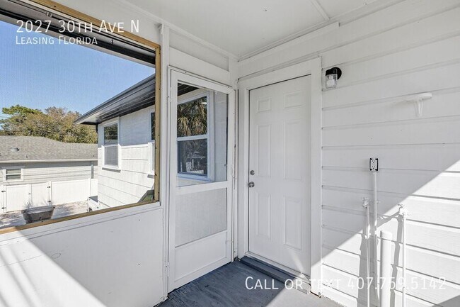 Building Photo - 2027 30th Ave N