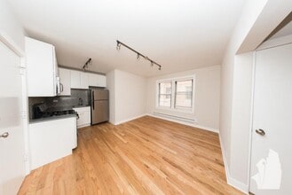 Building Photo - 2420 N Kedzie Blvd