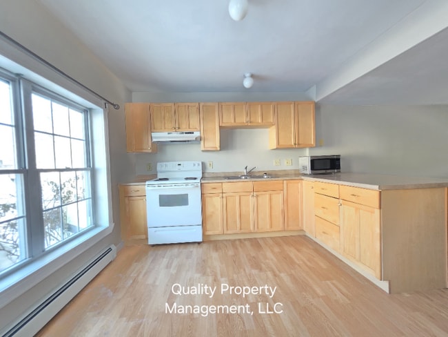 Building Photo - 208 Grove St