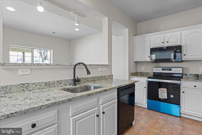 Building Photo - 9 Delano Dr