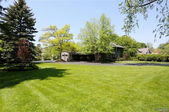 Foto del edificio - 72 N Long St