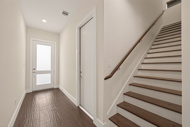 Foto del edificio - 5505 Robusto Pl